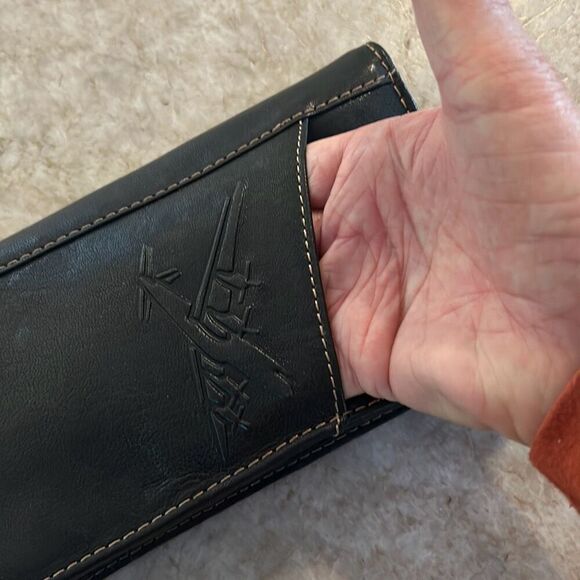 FOSSIL Leather Passport Wallet - Picture 3 of 5